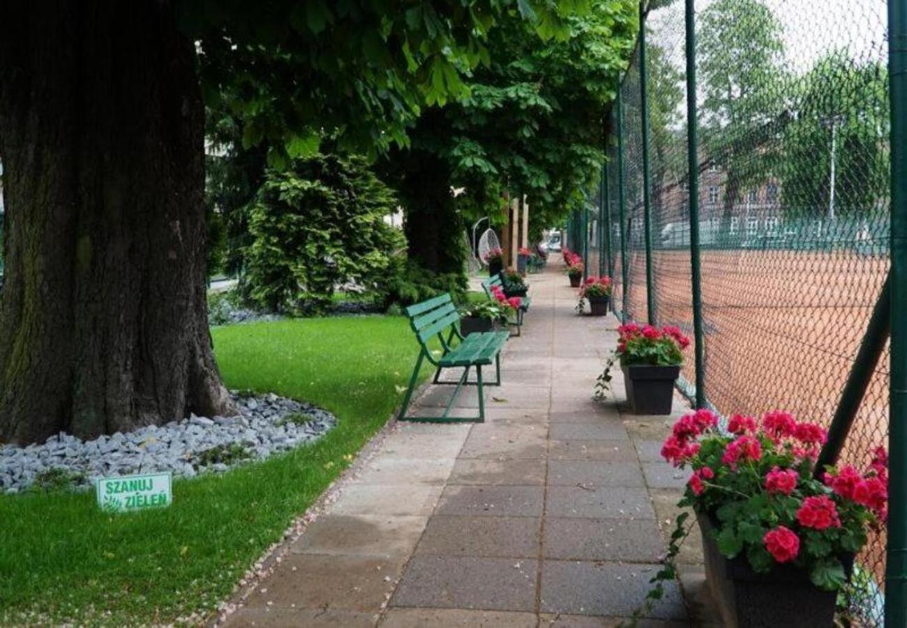 تشينستوخوفا Wlodary Tennis Junior المظهر الخارجي الصورة