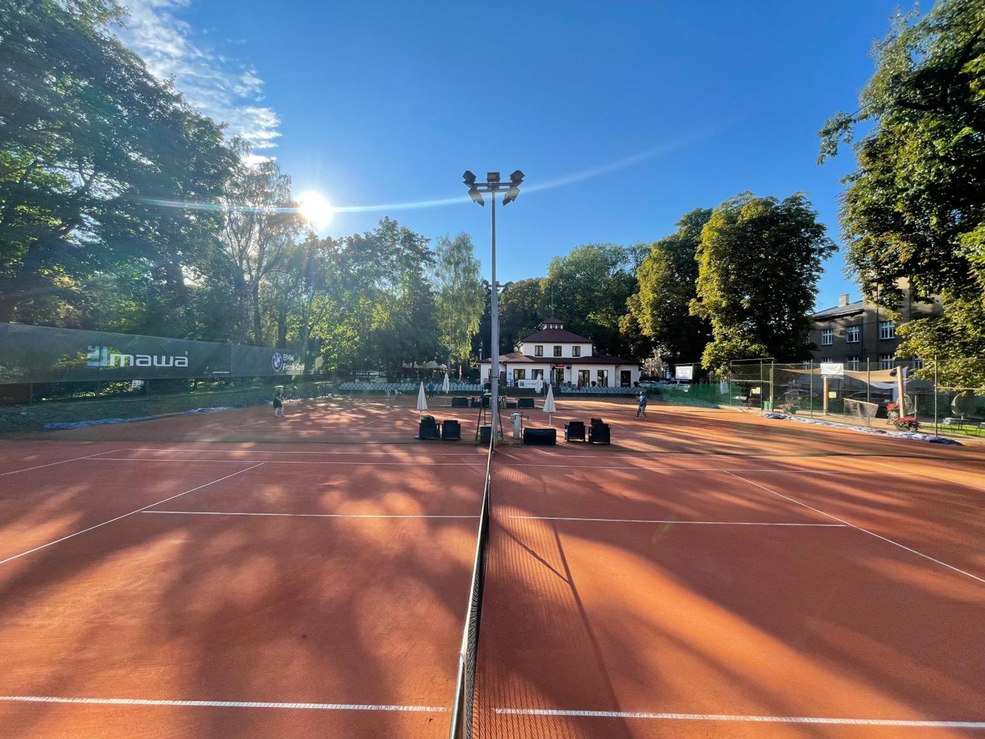 تشينستوخوفا Wlodary Tennis Junior المظهر الخارجي الصورة